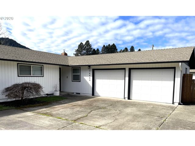 76484 PORTAL Dr, Oakridge, OR 97463