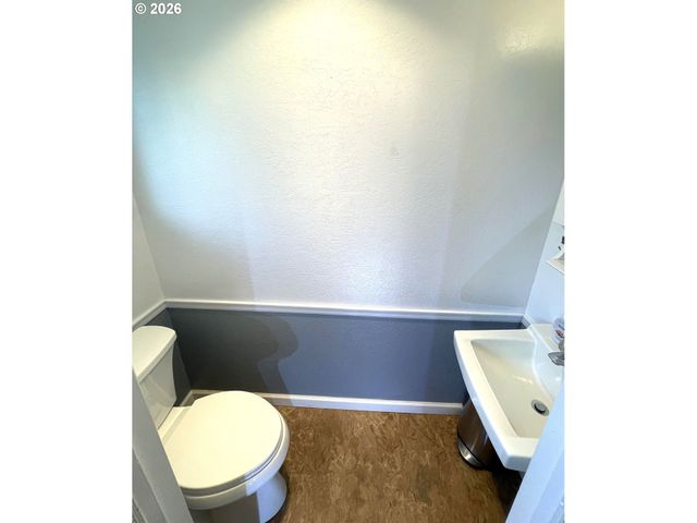 76484 PORTAL Dr, Oakridge, OR 97463