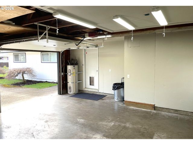 76484 PORTAL Dr, Oakridge, OR 97463