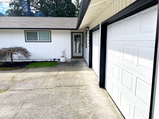 76484 PORTAL Dr, Oakridge, OR 97463