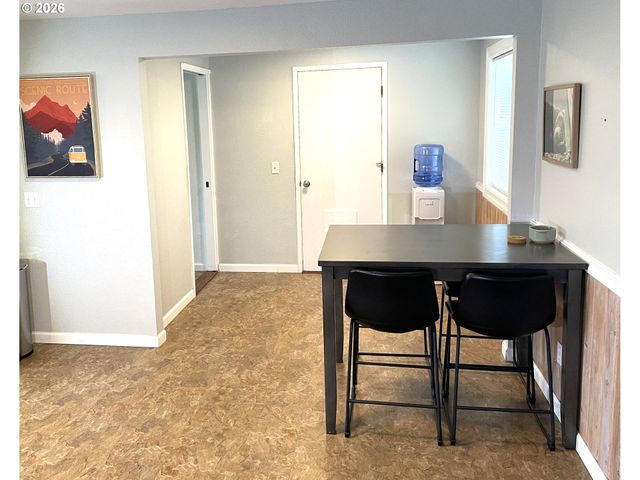 76484 PORTAL Dr, Oakridge, OR 97463