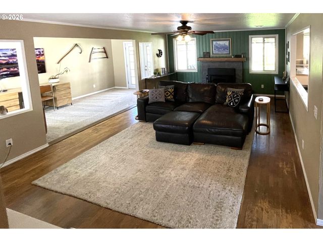 76484 PORTAL Dr, Oakridge, OR 97463