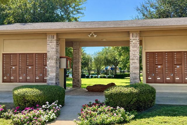 6948 Carrington Lane, Fort Worth, TX 76137