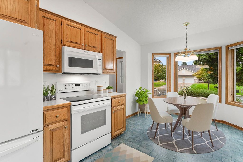 1284 Quincy Circle, Shakopee, MN 55379 — photo 4