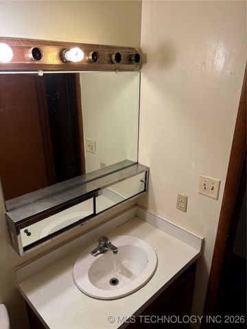 704 S Morton Avenue, Okmulgee, OK 74447