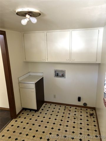 704 S Morton Avenue, Okmulgee, OK 74447