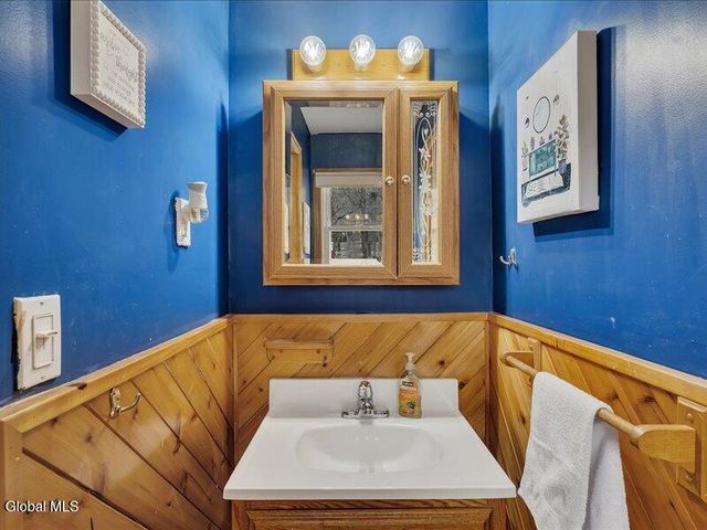 3689 NY Highway 2, Brunswick, NY 12052