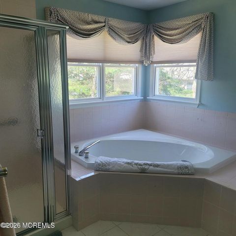 2335 Kira Court, Toms River, NJ 08755