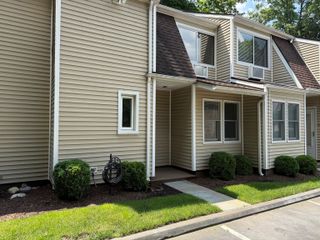 30 De Bera Lane APT 2, Stamford, CT 06902