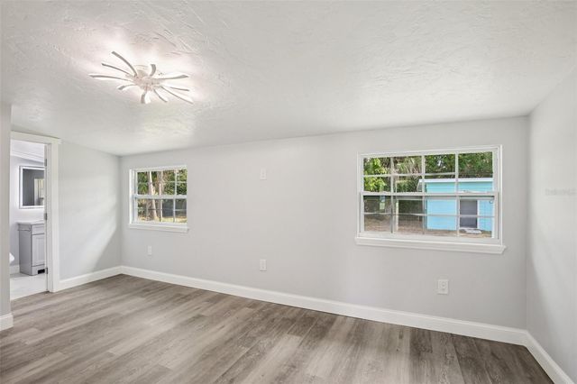 215 17TH STREET NW, Ruskin, FL 33570