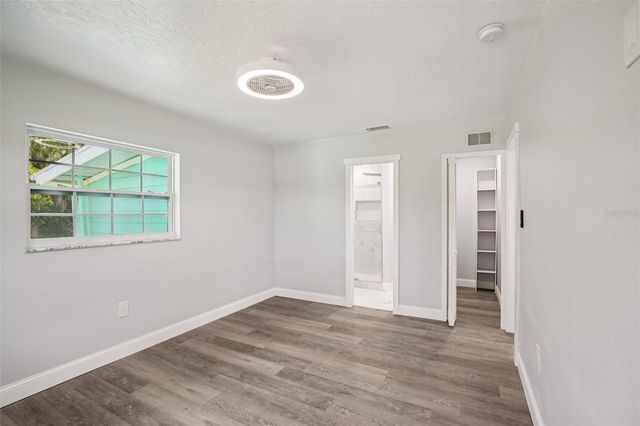 215 17TH STREET NW, Ruskin, FL 33570