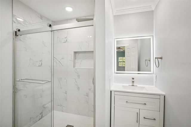 215 17TH STREET NW, Ruskin, FL 33570