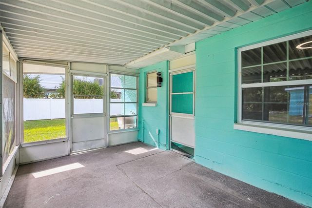 215 17TH STREET NW, Ruskin, FL 33570