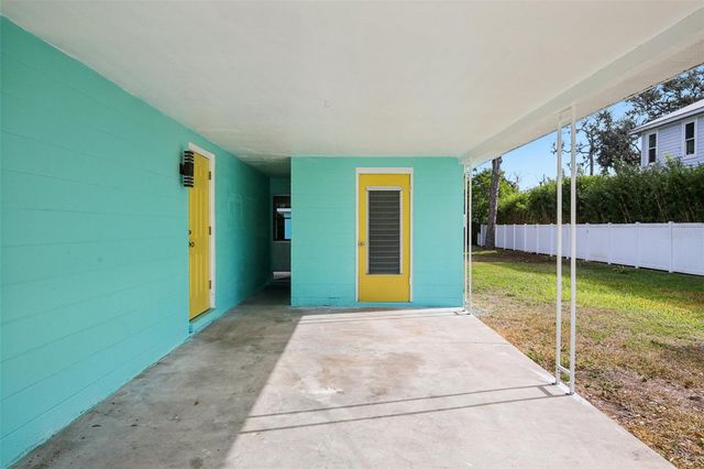 215 17TH STREET NW, Ruskin, FL 33570