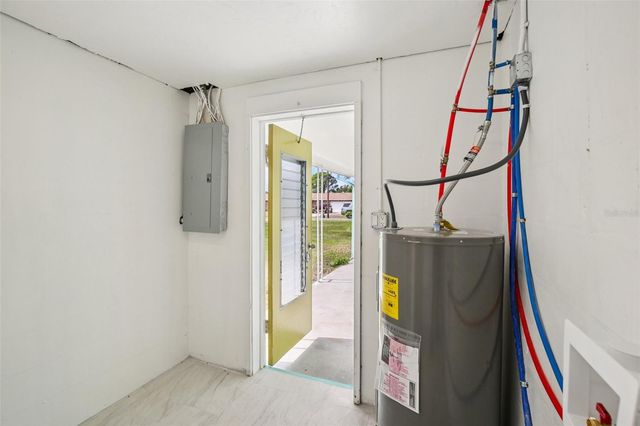 215 17TH STREET NW, Ruskin, FL 33570