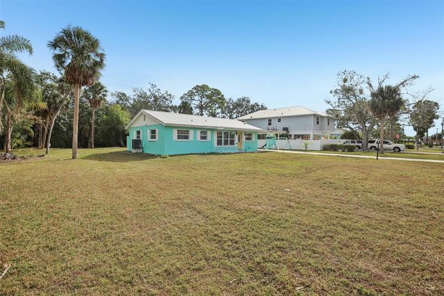 215 17TH STREET NW, Ruskin, FL 33570