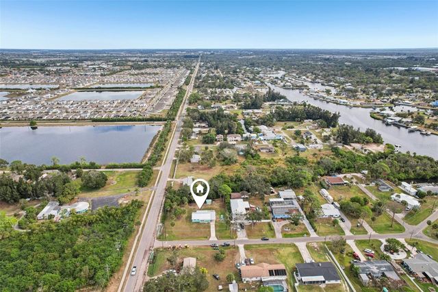 215 17TH STREET NW, Ruskin, FL 33570