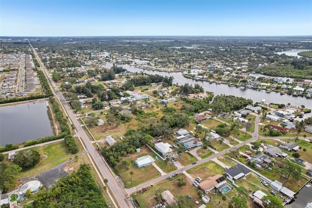 215 17TH STREET NW, Ruskin, FL 33570