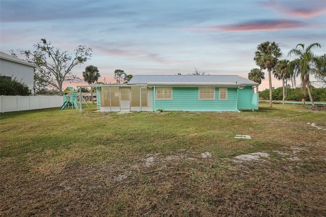 215 17TH STREET NW, Ruskin, FL 33570