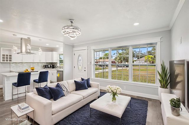 215 17TH STREET NW, Ruskin, FL 33570