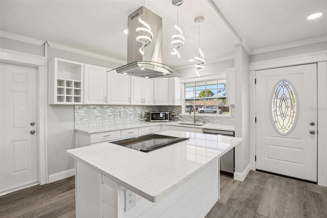 215 17TH STREET NW, Ruskin, FL 33570