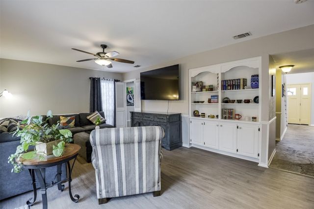 2205 Prestonwood Drive, Arlington, TX 76012