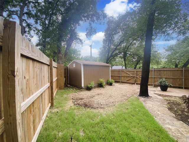 2205 Prestonwood Drive, Arlington, TX 76012
