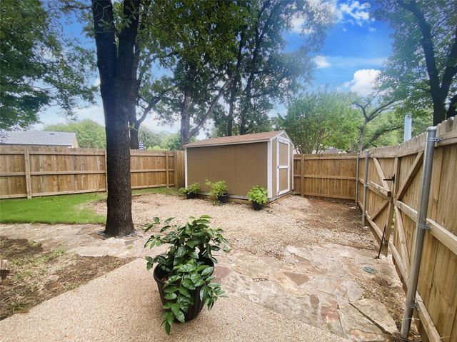2205 Prestonwood Drive, Arlington, TX 76012