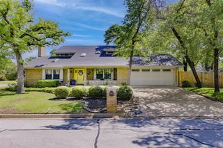 2205 Prestonwood Drive, Arlington, TX 76012
