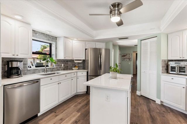 286 LAUREL HOLLOW DRIVE, Nokomis, FL 34275