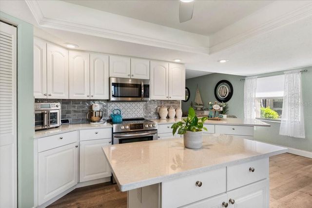 286 LAUREL HOLLOW DRIVE, Nokomis, FL 34275