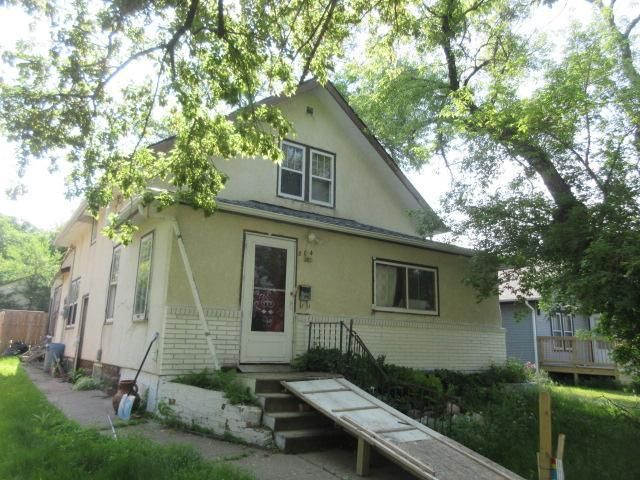 804 2nd Avenue NE, Jamestown, ND 58401