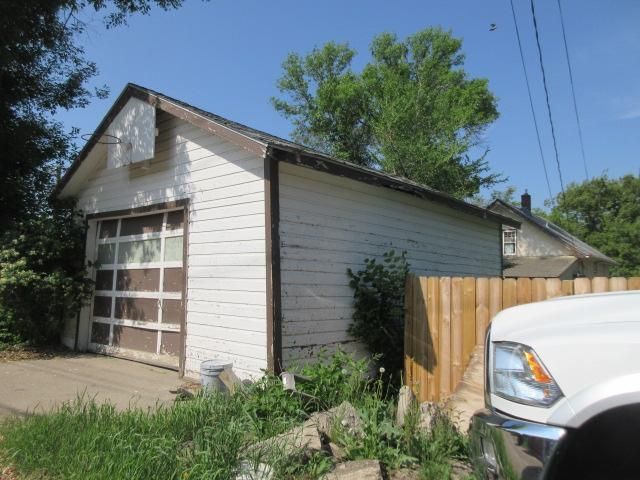 804 2nd Avenue NE, Jamestown, ND 58401