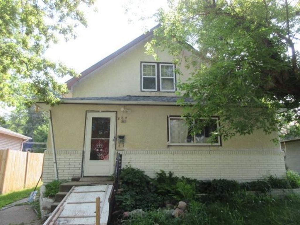 804 2nd Avenue NE, Jamestown, ND 58401