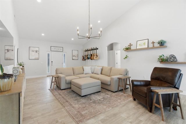 1016 GULF ROAD, Tarpon Springs, FL 34689