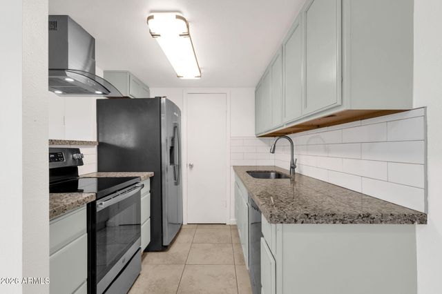 4615 E JONES Avenue, Phoenix, AZ 85040