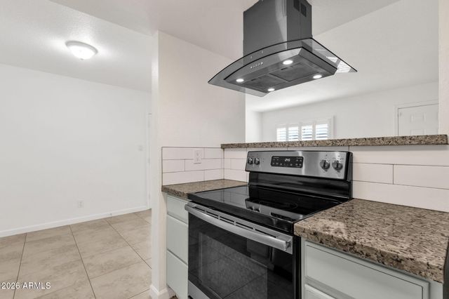 4615 E JONES Avenue, Phoenix, AZ 85040