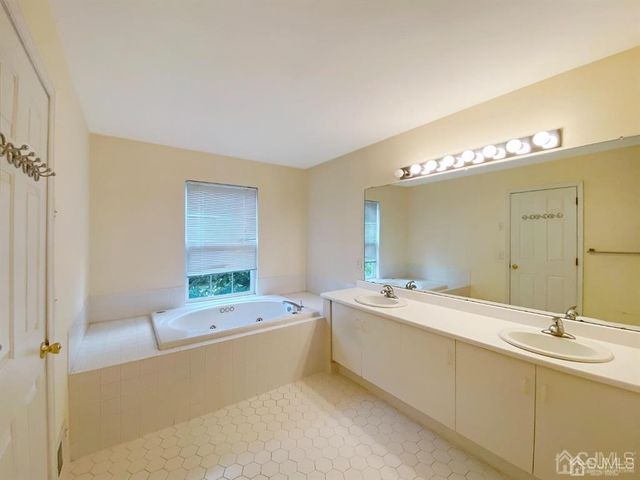 48 Berkshire Way, East Brunswick, NJ 08816