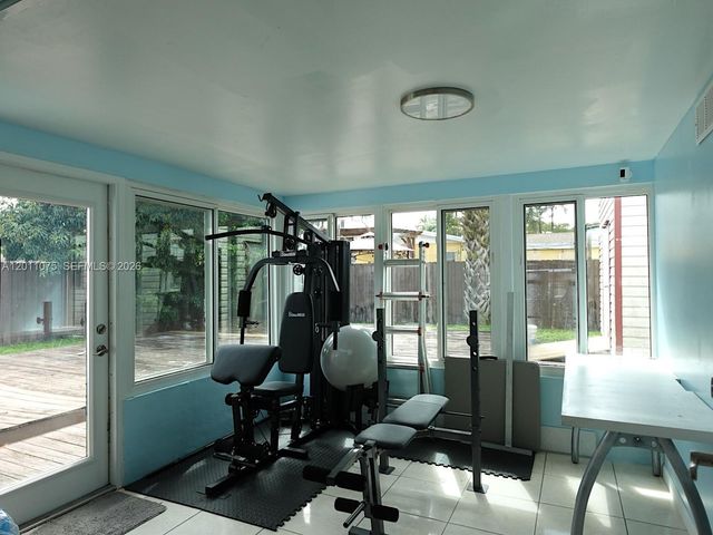 730 N 73rd Avenue, Hollywood, FL 33024