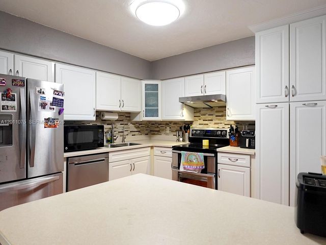 730 N 73rd Avenue, Hollywood, FL 33024