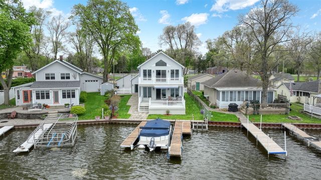 217 N Lakeside Drive, Michigan Center, MI 49254