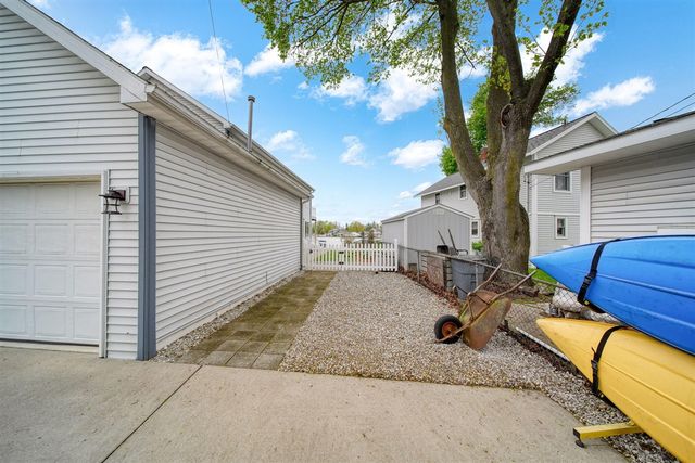 217 N Lakeside Drive, Michigan Center, MI 49254