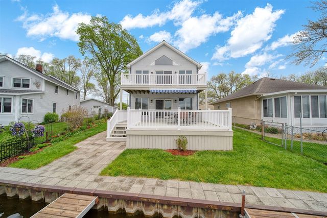 217 N Lakeside Drive, Michigan Center, MI 49254