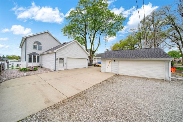 217 N Lakeside Drive, Michigan Center, MI 49254