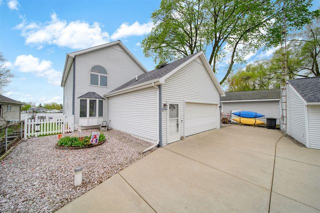 217 N Lakeside Drive, Michigan Center, MI 49254