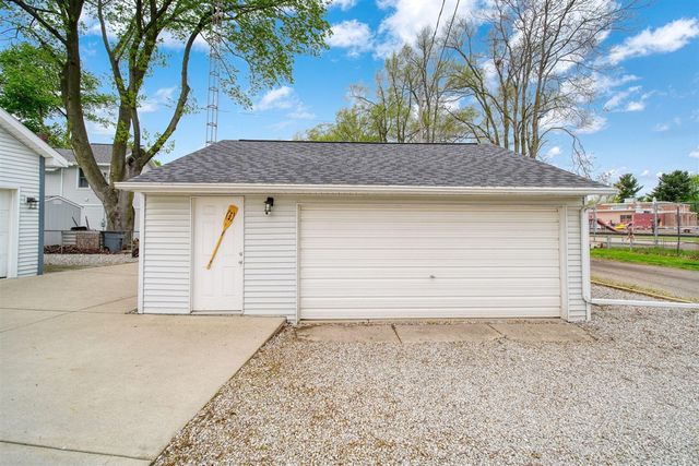 217 N Lakeside Drive, Michigan Center, MI 49254