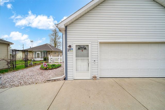 217 N Lakeside Drive, Michigan Center, MI 49254