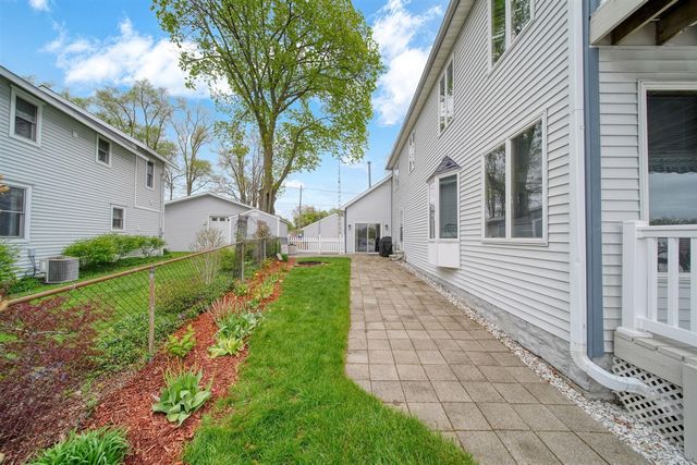 217 N Lakeside Drive, Michigan Center, MI 49254