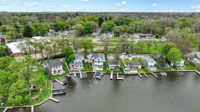 217 N Lakeside Drive, Michigan Center, MI 49254