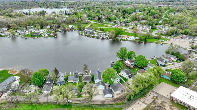 217 N Lakeside Drive, Michigan Center, MI 49254